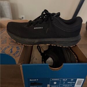 Brooks Women's Black Revel 7 Athletic Shoes